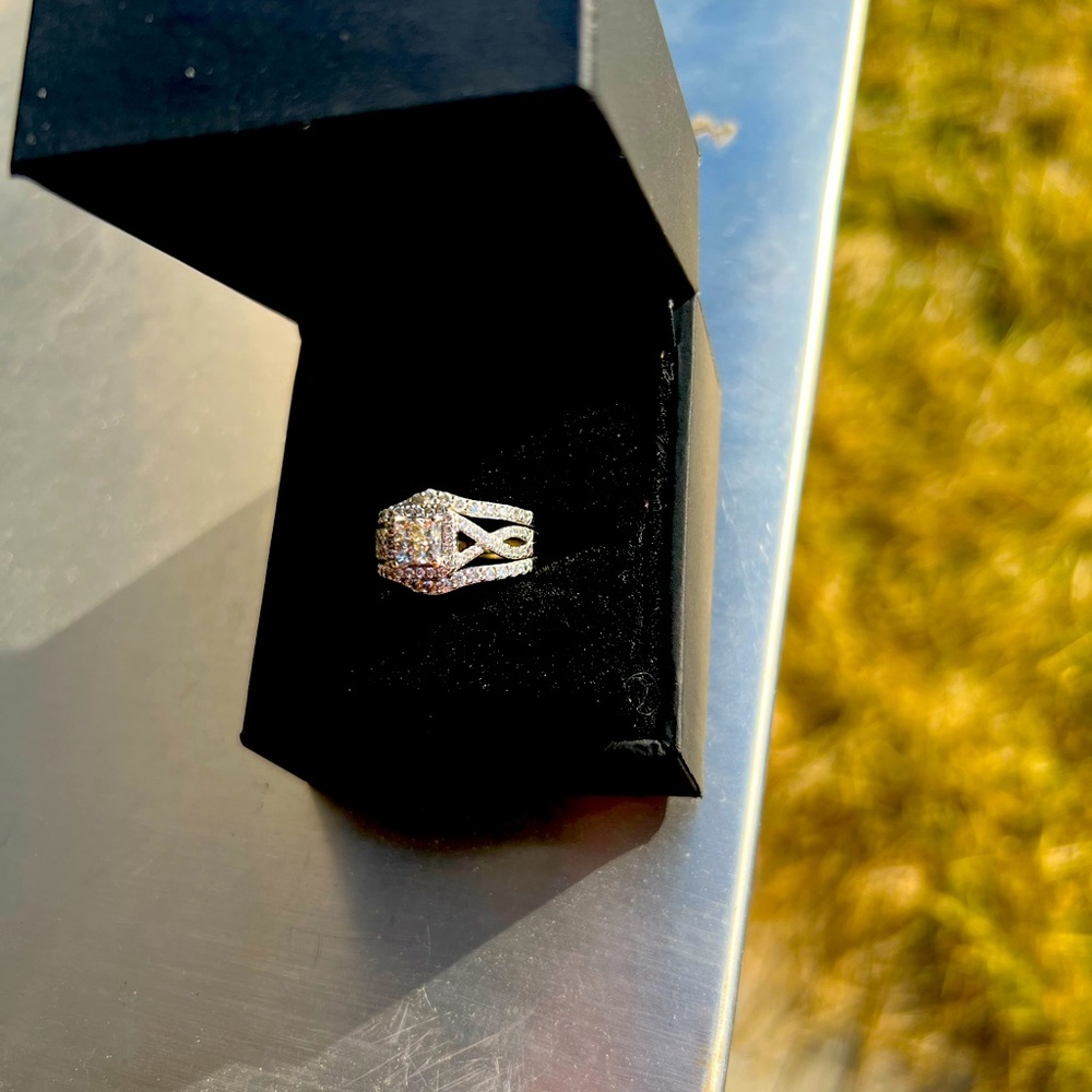 Authentic diamond bridal set, brand new condition!  Paid $3900 at Weisfield